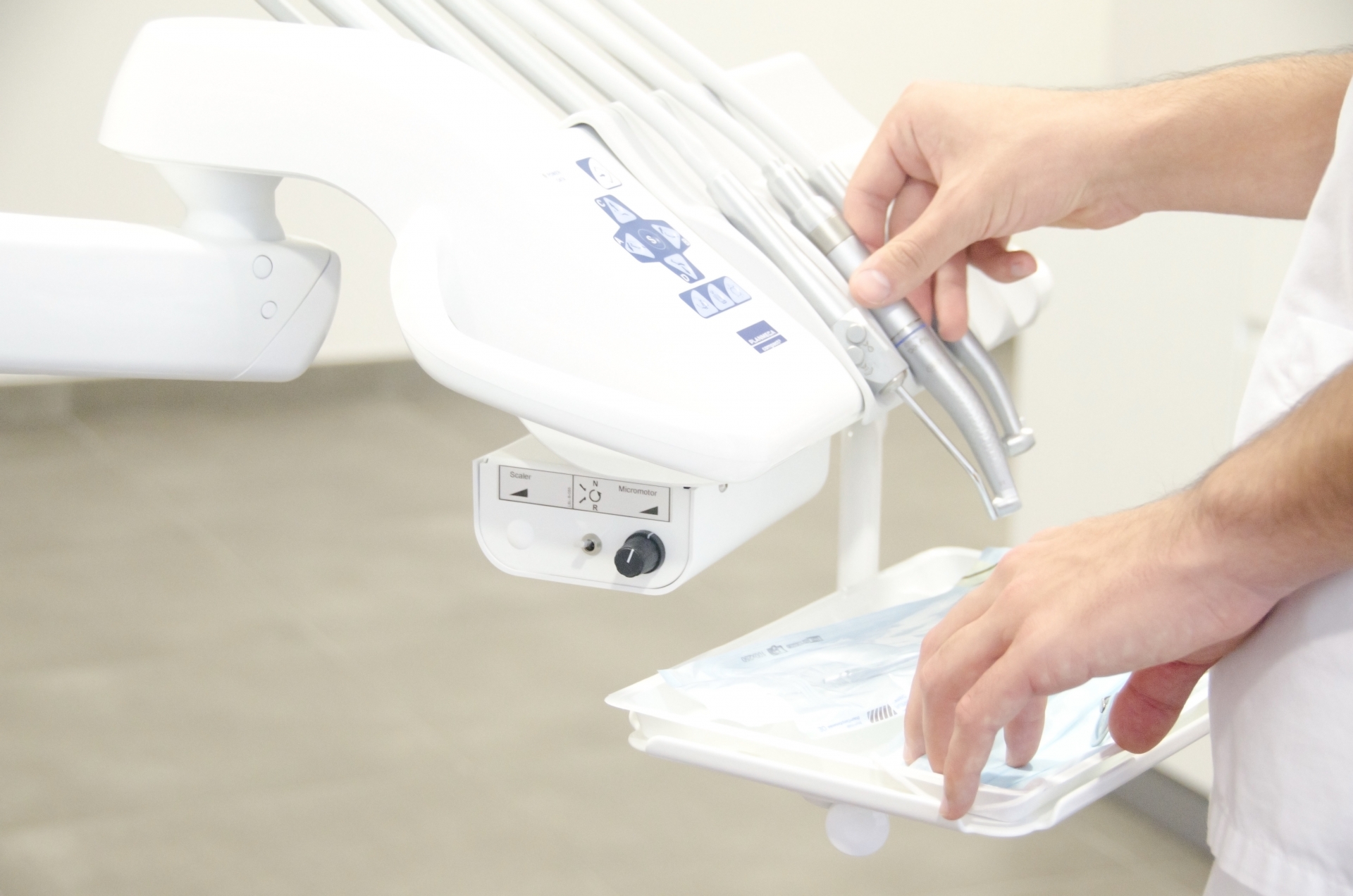 大井町駅より徒歩２分、インプラント治療が得意な歯科医院なら東京都品川区の「ホワイトラビット歯科医院」